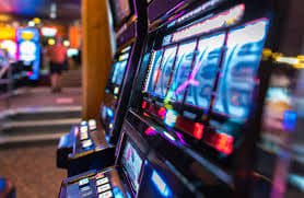 Giao diện sảnh game slot online và live casino tylekeo889 trên điện thoại